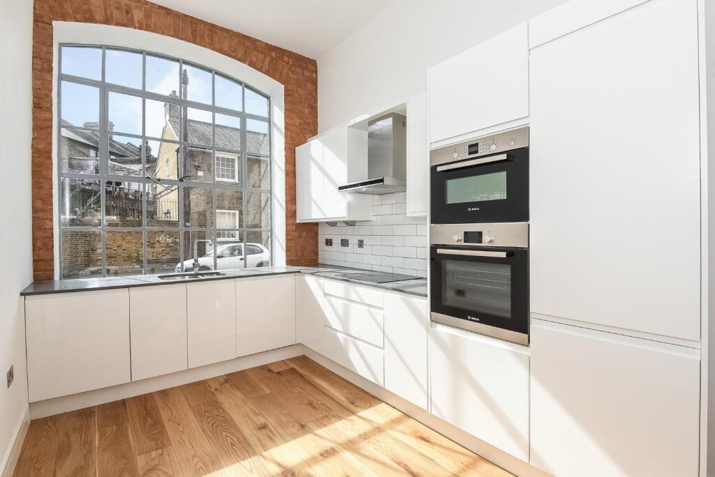 2 bed 1st Floor Flat for rent in Camberwell. From Kinleigh Folkard & Hayward - Sales - Kennington 2 bed 1st Floor Flat for rent in Camberwell. From Kinleigh Folkard & Hayward - Sales - Kennington