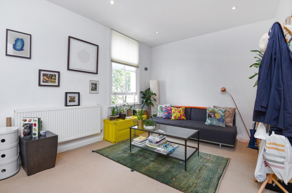 1 bed 1st Floor Flat for rent in London. From Kinleigh Folkard & Hayward - Sales - Kennington 1 bed 1st Floor Flat for rent in London. From Kinleigh Folkard & Hayward - Sales - Kennington