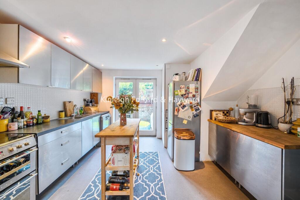 3 bed Detached for rent in Camberwell. From Kinleigh Folkard & Hayward - Sales - Kennington 3 bed Detached for rent in Camberwell. From Kinleigh Folkard & Hayward - Sales - Kennington