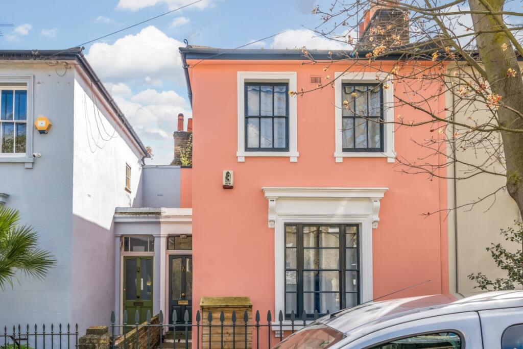 4 bed Detached for rent in Camberwell. From Kinleigh Folkard & Hayward - Sales - Kennington 4 bed Detached for rent in Camberwell. From Kinleigh Folkard & Hayward - Sales - Kennington