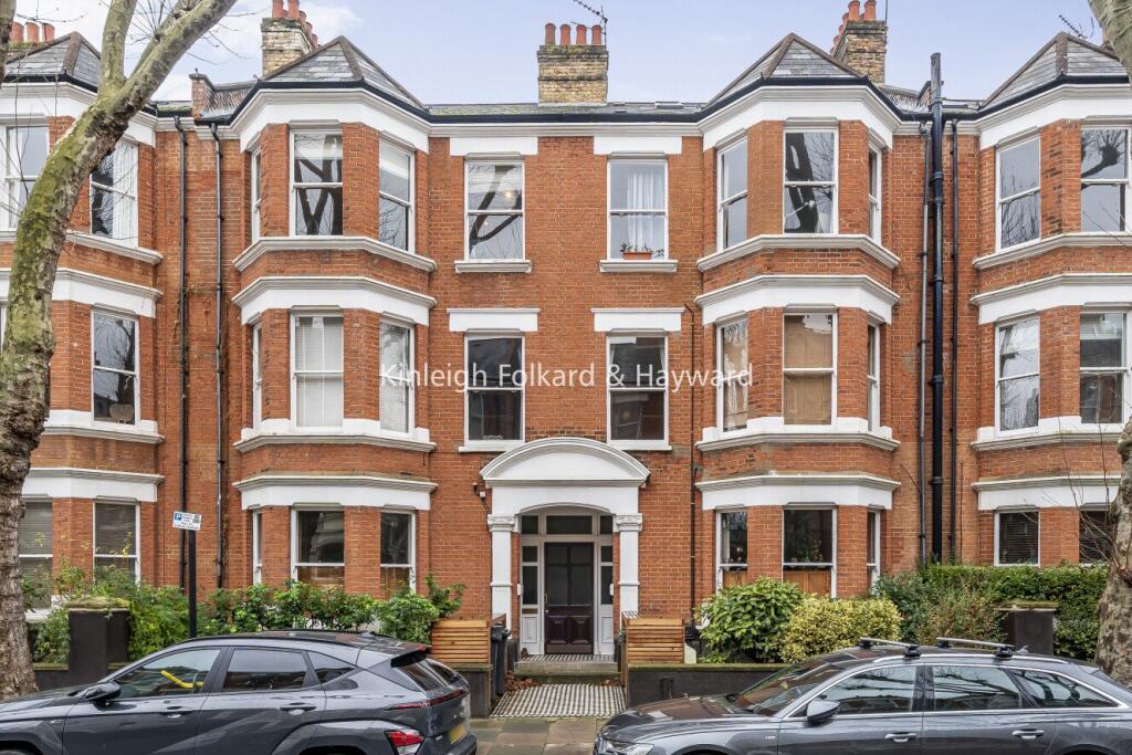 3 bed 1st Floor Flat for rent in London. From Kinleigh Folkard & Hayward - Sales - Kennington 3 bed 1st Floor Flat for rent in London. From Kinleigh Folkard & Hayward - Sales - Kennington