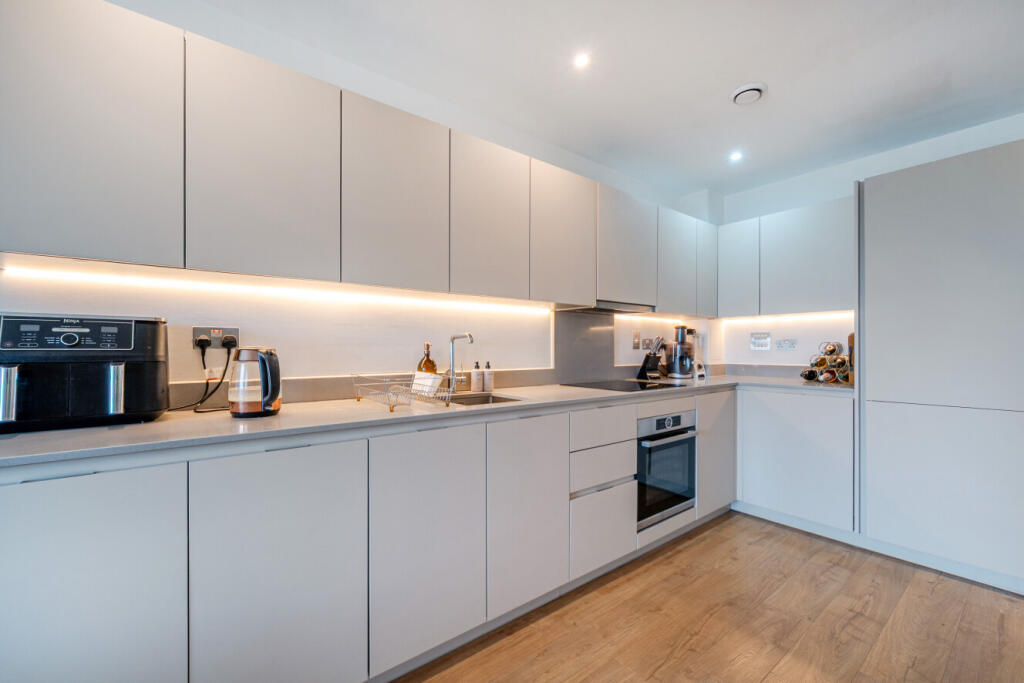 1 bed 1st Floor Flat for rent in Camberwell. From Kinleigh Folkard & Hayward - Sales - Kennington 1 bed 1st Floor Flat for rent in Camberwell. From Kinleigh Folkard & Hayward - Sales - Kennington