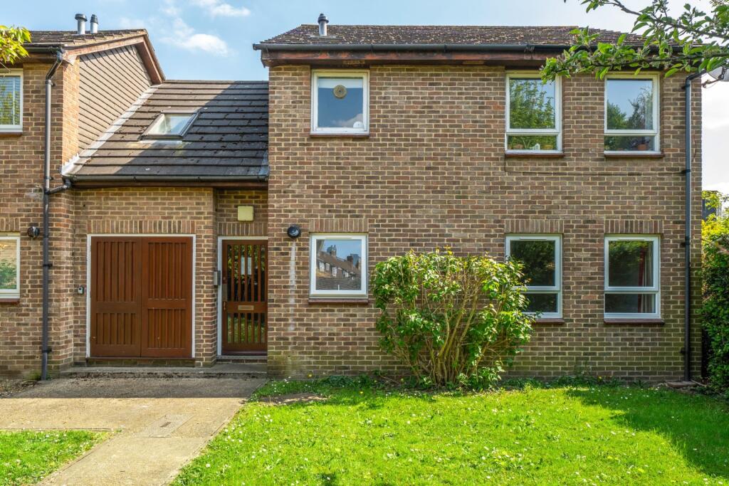 4 bed 1st Floor Flat for rent in Camberwell. From Kinleigh Folkard & Hayward - Sales - Kennington