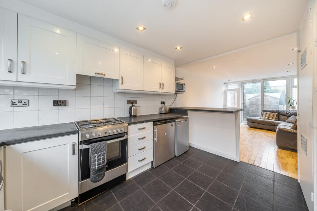4 bed Detached for rent in London. From Kinleigh Folkard & Hayward - Sales - Kennington 4 bed Detached for rent in London. From Kinleigh Folkard & Hayward - Sales - Kennington