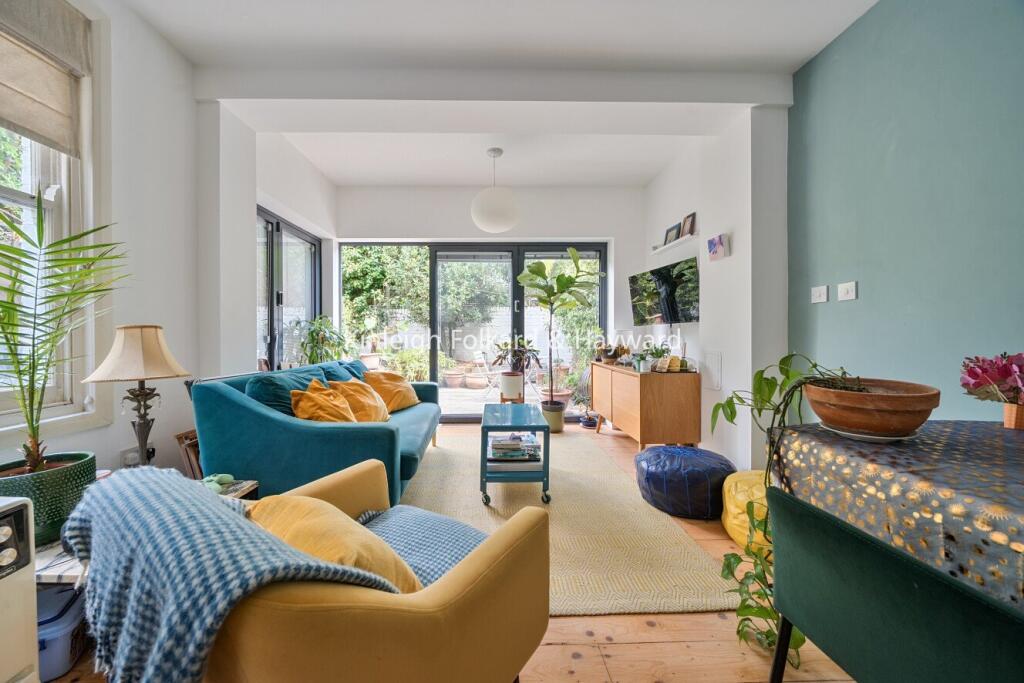 2 bed Mid Terraced House for rent in Camberwell. From Kinleigh Folkard & Hayward - Sales - Kennington 2 bed Mid Terraced House for rent in Camberwell. From Kinleigh Folkard & Hayward - Sales - Kennington