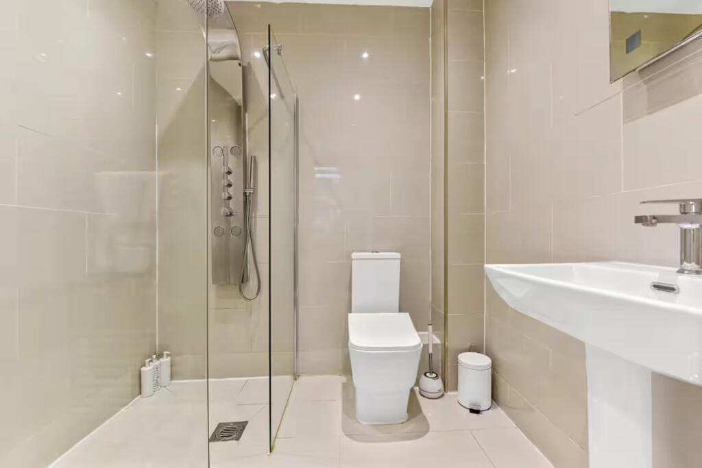 1 bed 1st Floor Flat for rent in Camberwell. From Kinleigh Folkard & Hayward - Sales - Kennington