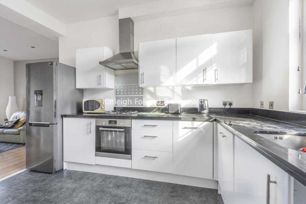 2 bed 1st Floor Flat for rent in London. From Kinleigh Folkard & Hayward - Sales - Kennington 2 bed 1st Floor Flat for rent in London. From Kinleigh Folkard & Hayward - Sales - Kennington