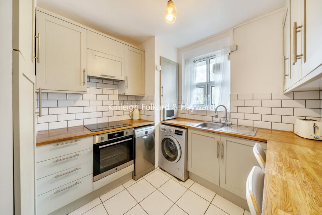 2 bed 1st Floor Flat for rent in London. From Kinleigh Folkard & Hayward - Sales - Kennington 2 bed 1st Floor Flat for rent in London. From Kinleigh Folkard & Hayward - Sales - Kennington