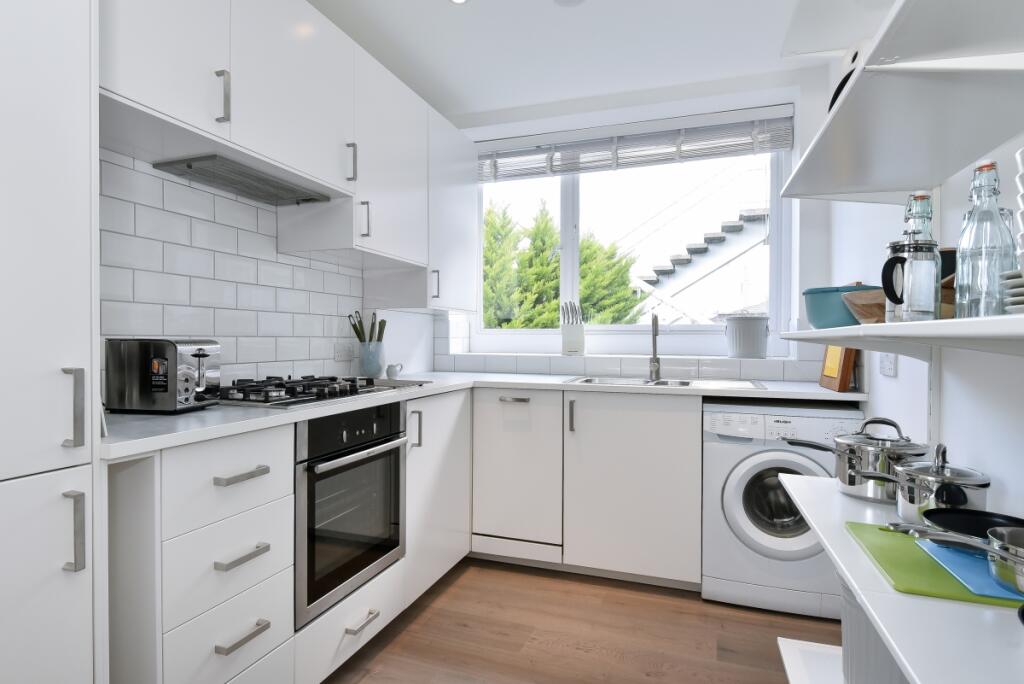 1 bed 1st Floor Flat for rent in Westminster. From Kinleigh Folkard & Hayward - Sales - Kennington