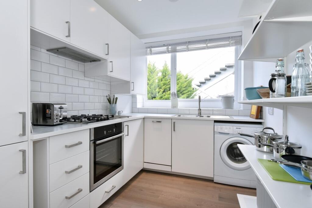 1 bed 1st Floor Flat for rent in London. From Kinleigh Folkard & Hayward - Sales - Kennington