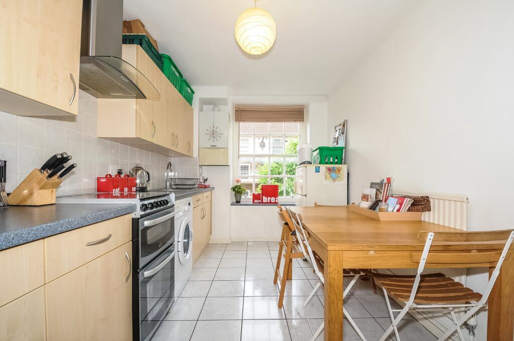 1 bed 1st Floor Flat for rent in Camberwell. From Kinleigh Folkard & Hayward - Sales - Kennington
