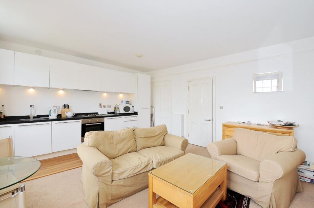 1 bed 1st Floor Flat for rent in Camberwell. From Kinleigh Folkard & Hayward - Sales - Kennington