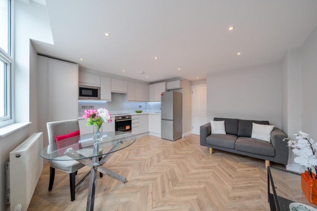 2 bed 1st Floor Flat for rent in London. From Kinleigh Folkard & Hayward - Lettings - Earlsfield