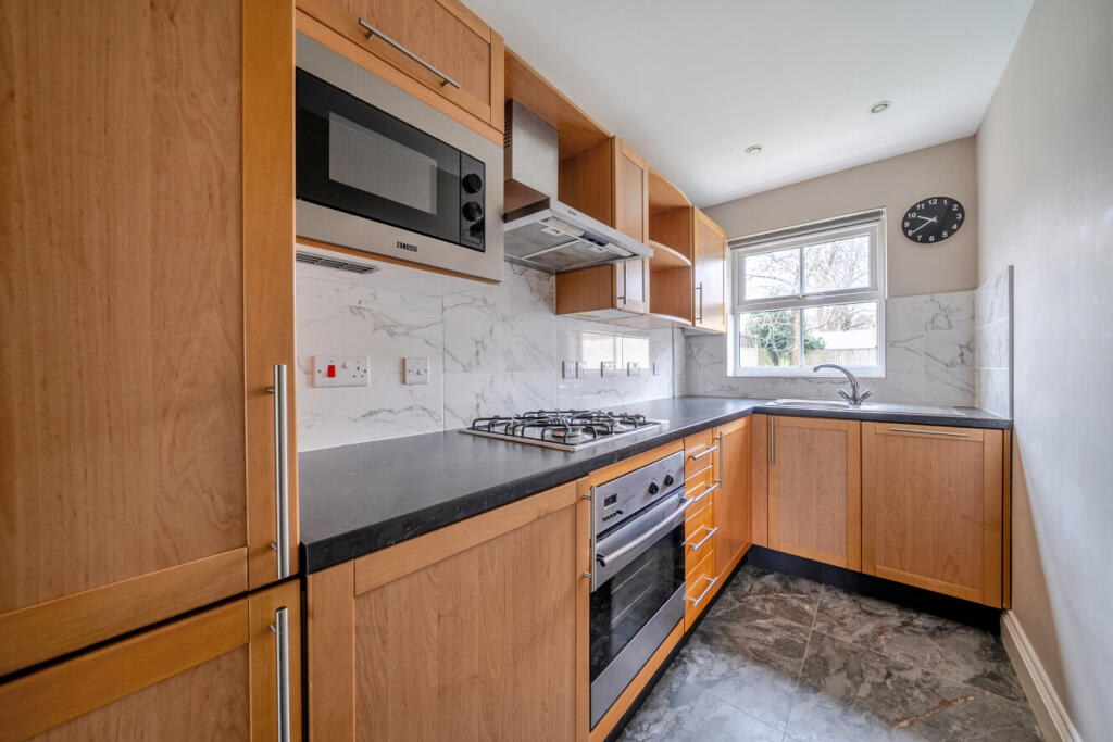 2 bed Detached for rent in London. From Kinleigh Folkard & Hayward - Lettings - Earlsfield