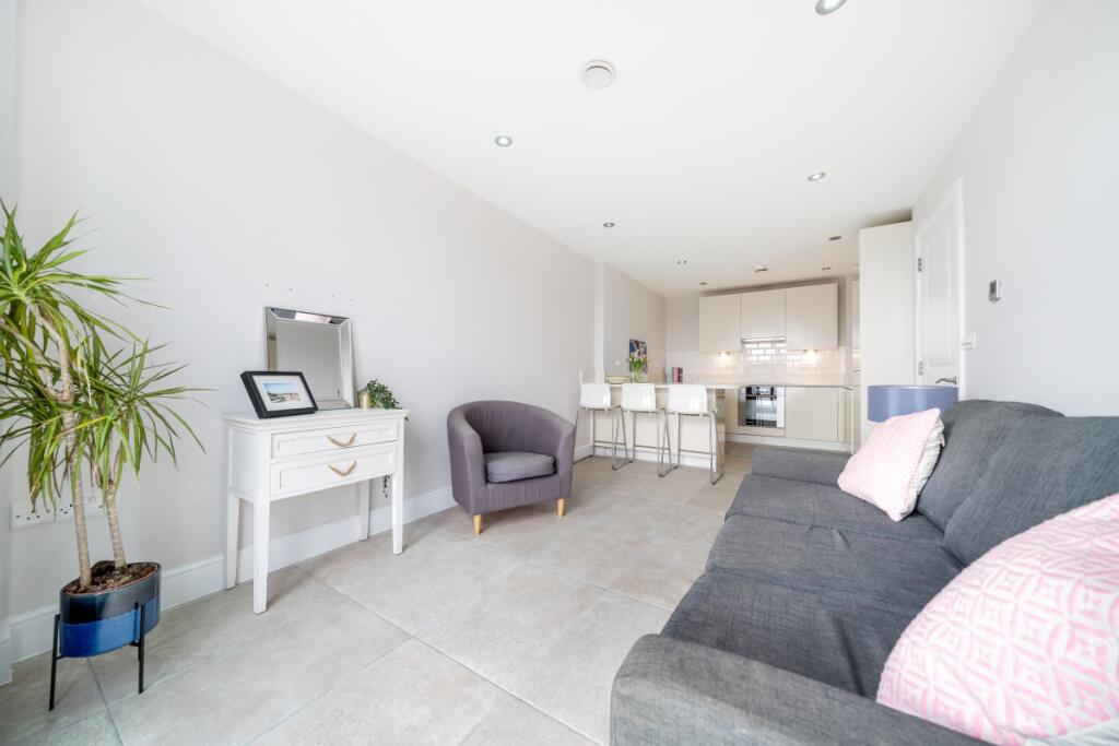 2 bed 1st Floor Flat for rent in London. From Kinleigh Folkard & Hayward - Lettings - Earlsfield 2 bed 1st Floor Flat for rent in London. From Kinleigh Folkard & Hayward - Lettings - Earlsfield