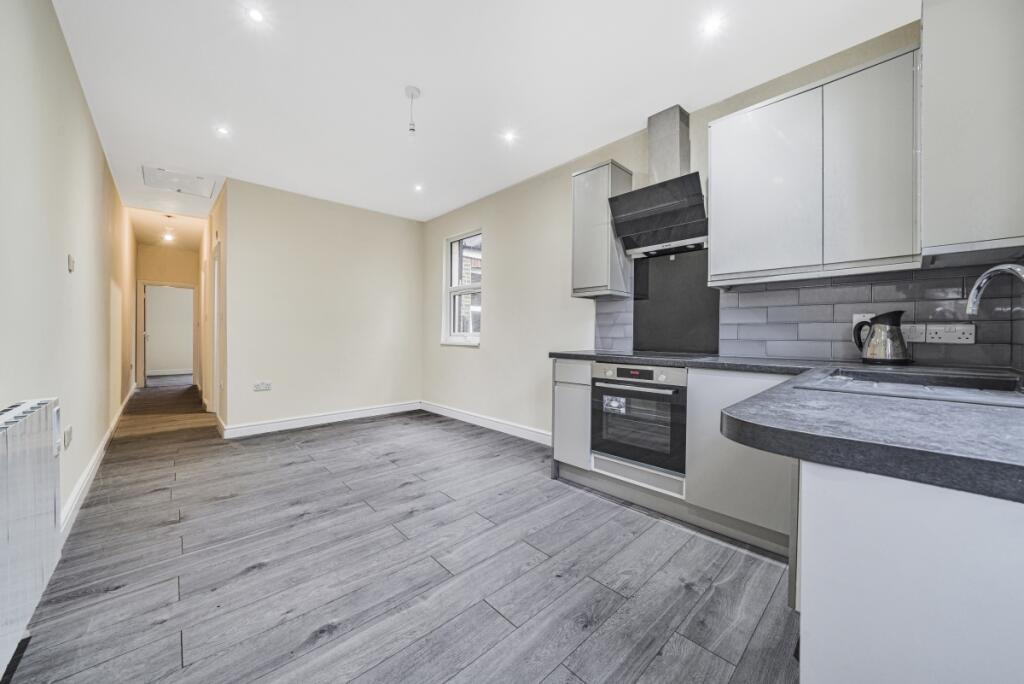 2 bed 1st Floor Flat for rent in London. From Kinleigh Folkard & Hayward - Lettings - Earlsfield