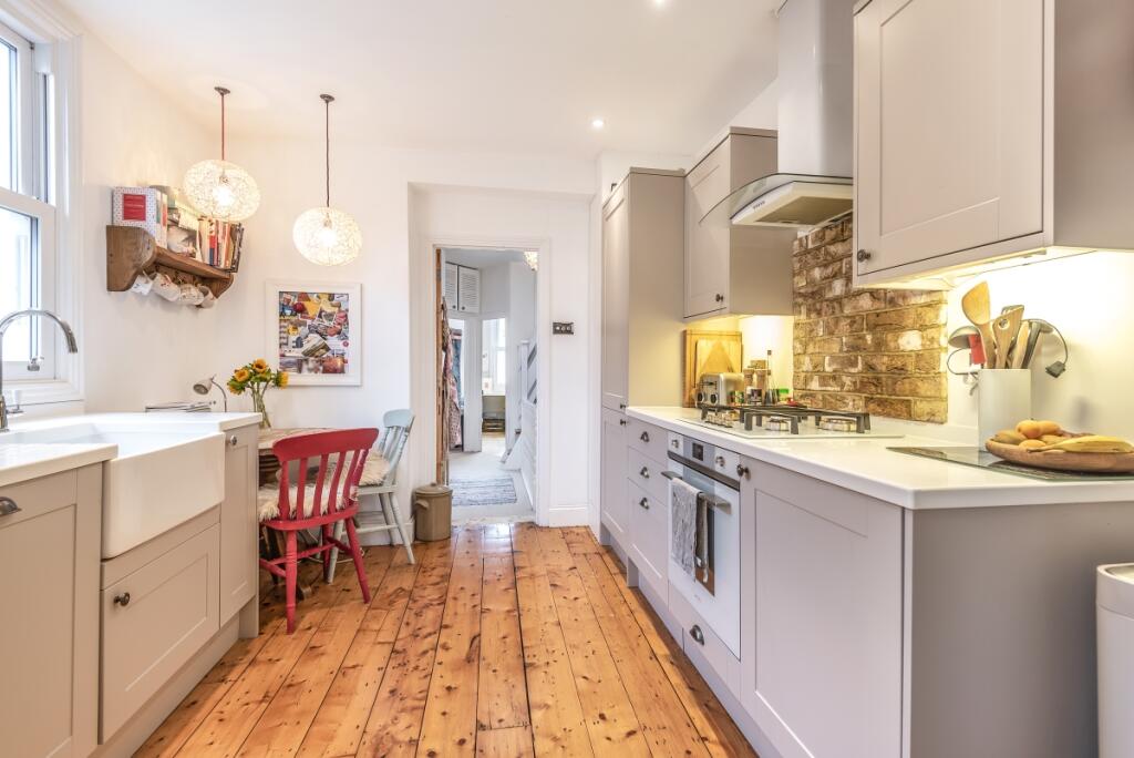 2 bed Not Specified for rent in London. From Kinleigh Folkard & Hayward - Lettings - Earlsfield