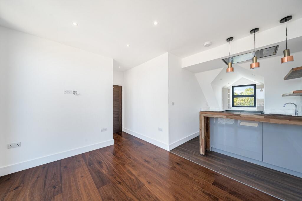 2 bed 1st Floor Flat for rent in London. From Kinleigh Folkard & Hayward - Lettings - Earlsfield