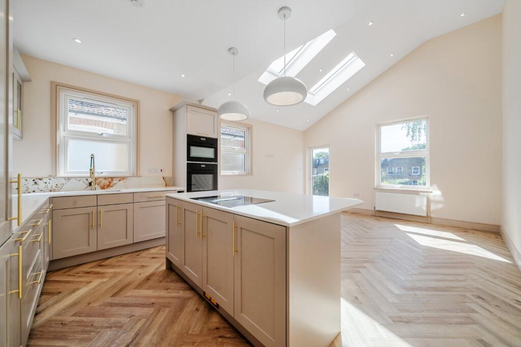 4 bed 1st Floor Flat for rent in Wandsworth. From Kinleigh Folkard & Hayward - Lettings - Earlsfield 4 bed 1st Floor Flat for rent in Wandsworth. From Kinleigh Folkard & Hayward - Lettings - Earlsfield