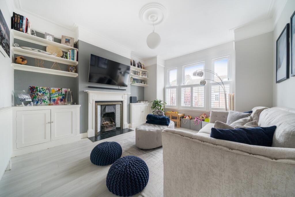 4 bed Annexe for rent in London. From Kinleigh Folkard & Hayward - Lettings - Earlsfield