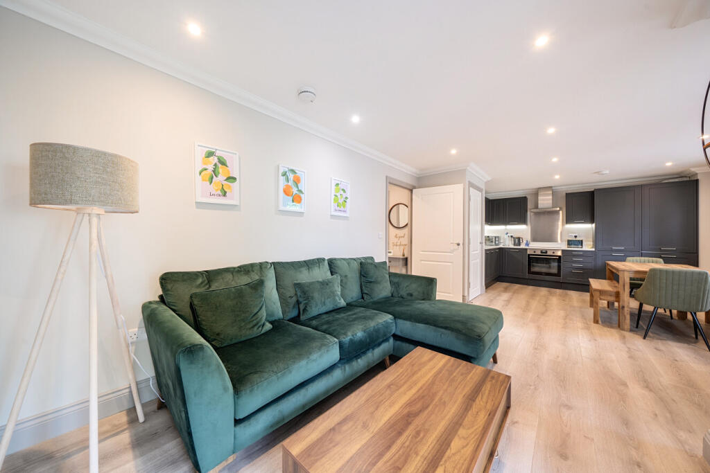 1 bed 1st Floor Flat for rent in London. From Kinleigh Folkard & Hayward - Lettings - Earlsfield