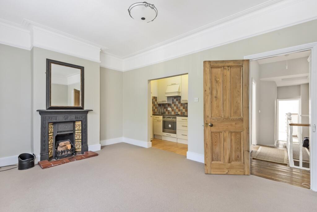 2 bed 1st Floor Flat for rent in Wandsworth. From Kinleigh Folkard & Hayward - Lettings - Earlsfield 2 bed 1st Floor Flat for rent in Wandsworth. From Kinleigh Folkard & Hayward - Lettings - Earlsfield