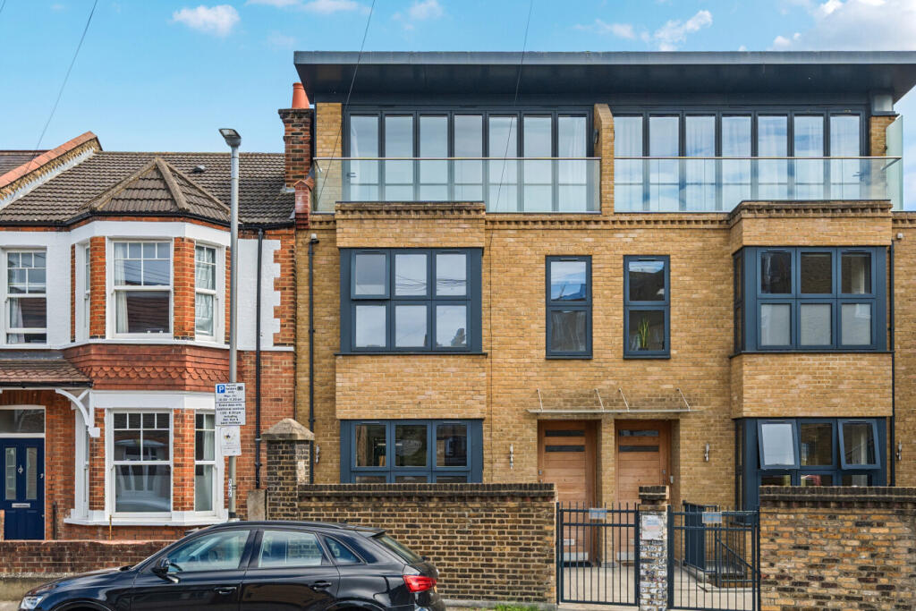 4 bed Detached for rent in Wandsworth. From Kinleigh Folkard & Hayward - Lettings - Earlsfield