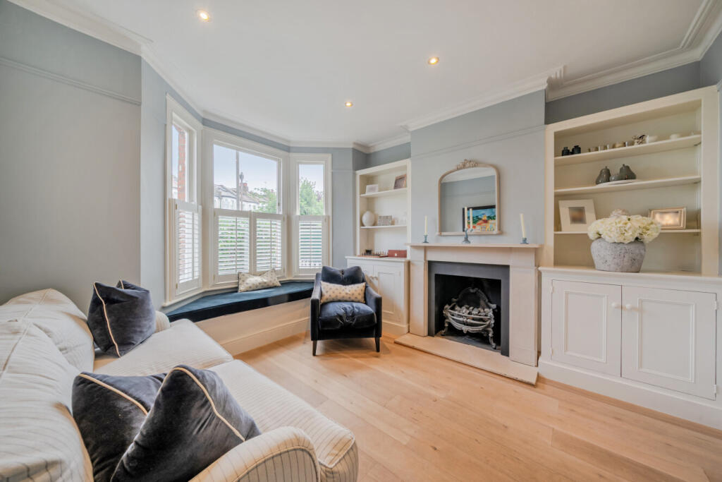 4 bed Mid Terraced House for rent in Wandsworth. From Kinleigh Folkard & Hayward - Lettings - Earlsfield 4 bed Mid Terraced House for rent in Wandsworth. From Kinleigh Folkard & Hayward - Lettings - Earlsfield