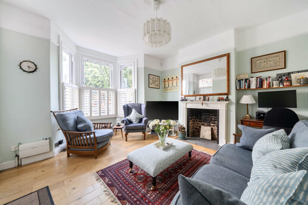 2 bed Annexe for rent in Wandsworth. From Kinleigh Folkard & Hayward - Lettings - Earlsfield