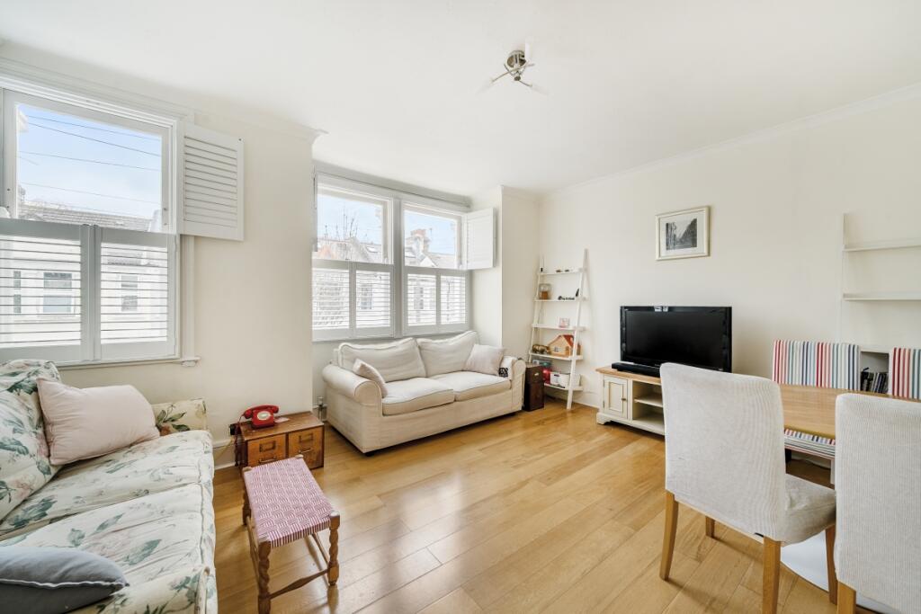 3 bed 1st Floor Flat for rent in Wandsworth. From Kinleigh Folkard & Hayward - Lettings - Earlsfield 3 bed 1st Floor Flat for rent in Wandsworth. From Kinleigh Folkard & Hayward - Lettings - Earlsfield