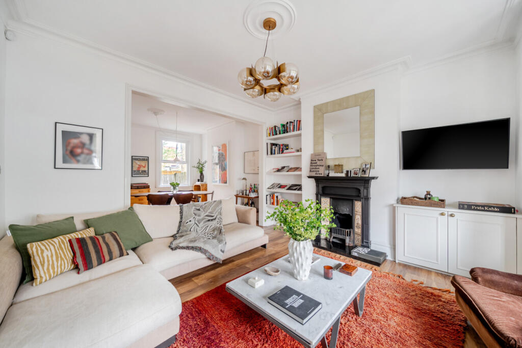 3 bed Mid Terraced House for rent in Wimbledon. From Kinleigh Folkard & Hayward - Lettings - Earlsfield 3 bed Mid Terraced House for rent in Wimbledon. From Kinleigh Folkard & Hayward - Lettings - Earlsfield