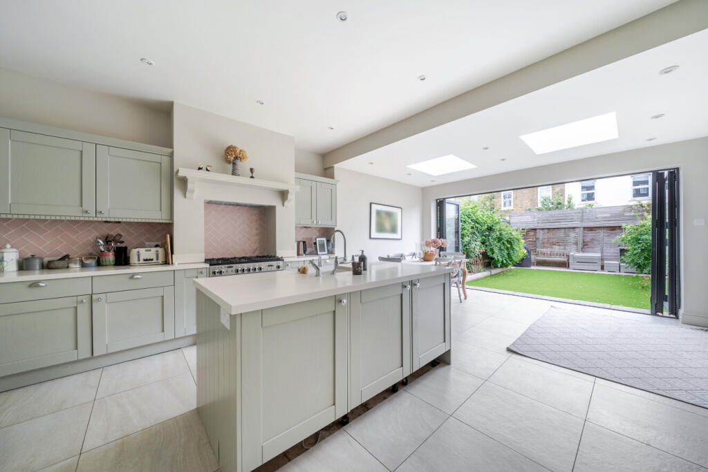 4 bed Mid Terraced House for rent in Wandsworth. From Kinleigh Folkard & Hayward - Lettings - Earlsfield 4 bed Mid Terraced House for rent in Wandsworth. From Kinleigh Folkard & Hayward - Lettings - Earlsfield