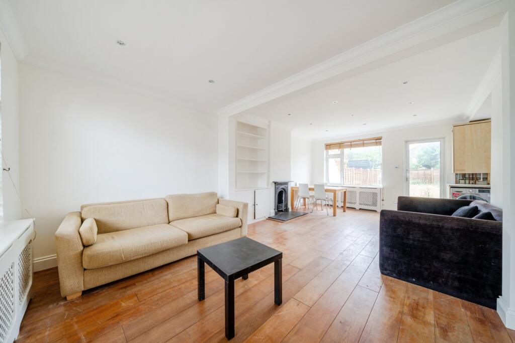 3 bed Mid Terraced House for rent in Wandsworth. From Kinleigh Folkard & Hayward - Lettings - Earlsfield