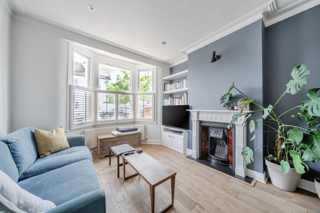 4 bed Detached for rent in Wandsworth. From Kinleigh Folkard & Hayward - Lettings - Earlsfield 4 bed Detached for rent in Wandsworth. From Kinleigh Folkard & Hayward - Lettings - Earlsfield