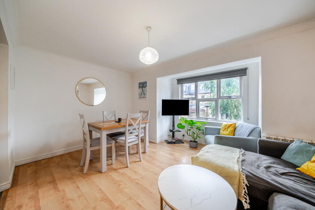 1 bed Not Specified for rent in Wandsworth. From Kinleigh Folkard & Hayward - Lettings - Earlsfield