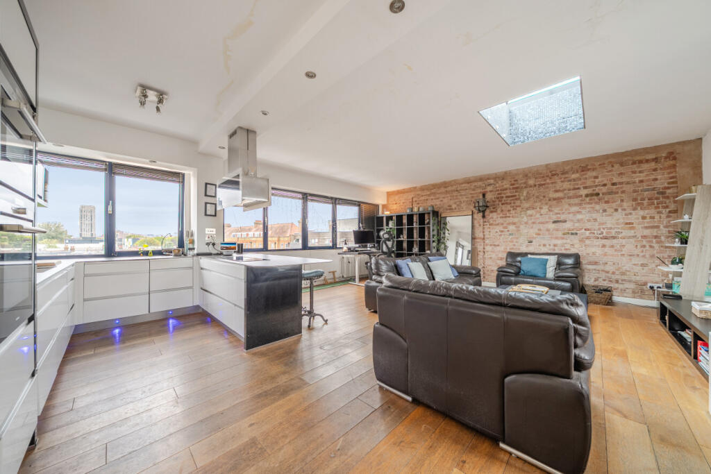 3 bed House (unspecified) for rent in Wandsworth. From Kinleigh Folkard & Hayward - Lettings - Earlsfield 3 bed House (unspecified) for rent in Wandsworth. From Kinleigh Folkard & Hayward - Lettings - Earlsfield
