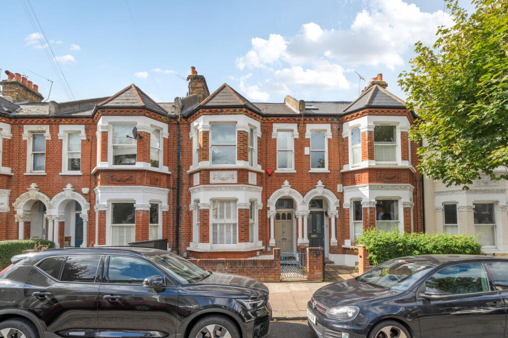 4 bed Mid Terraced House for rent in London. From Kinleigh Folkard & Hayward - Lettings - Earlsfield