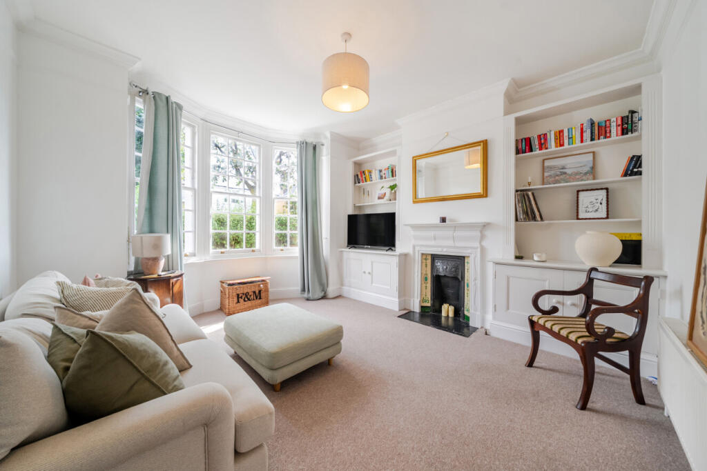 2 bed Annexe for rent in London. From Kinleigh Folkard & Hayward - Lettings - Earlsfield