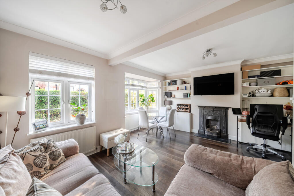 2 bed 1st Floor Flat for rent in Wandsworth. From Kinleigh Folkard & Hayward - Lettings - Earlsfield