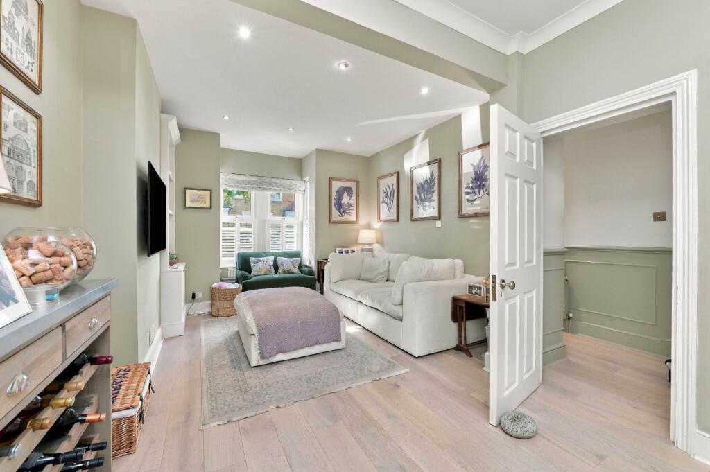 4 bed Mid Terraced House for rent in London. From Kinleigh Folkard & Hayward - Lettings - Earlsfield 4 bed Mid Terraced House for rent in London. From Kinleigh Folkard & Hayward - Lettings - Earlsfield