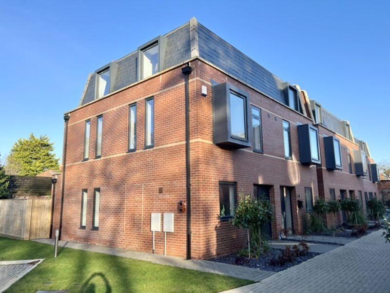 4 bed Semi Detached for rent in Grimsby. From Crofts Estate Agents - Cleethorpes 4 bed Semi Detached for rent in Grimsby. From Crofts Estate Agents - Cleethorpes