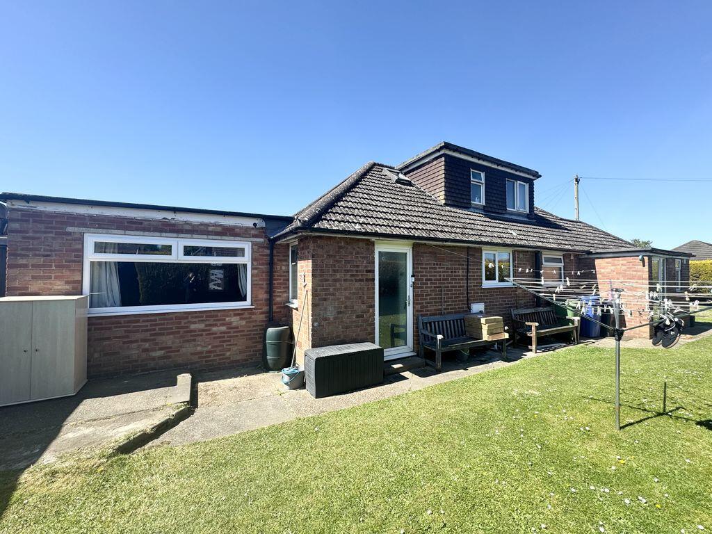 5 bed Detached bungalow for rent in Grimsby. From Crofts Estate Agents - Cleethorpes