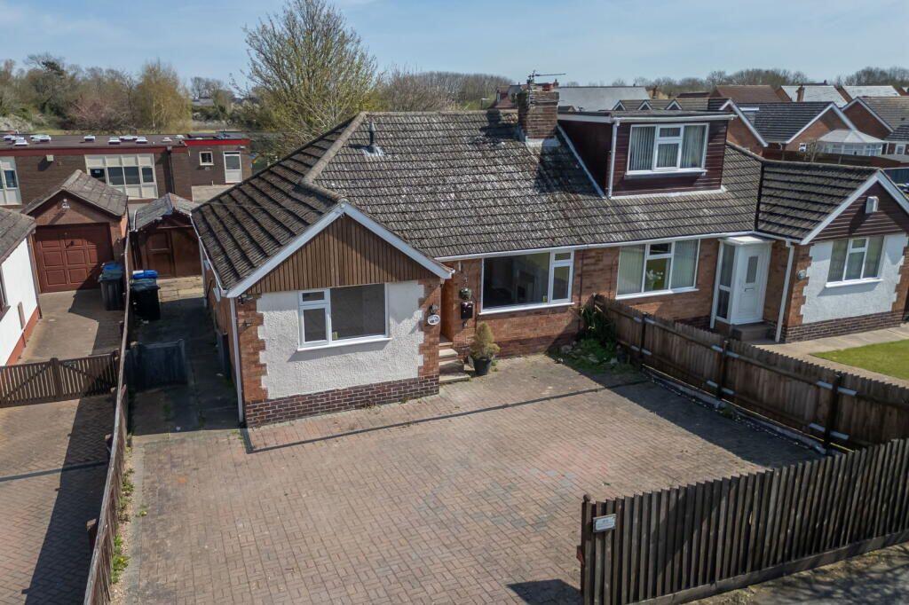 3 bed Bungalow for rent in New Waltham. From Crofts Estate Agents - Cleethorpes