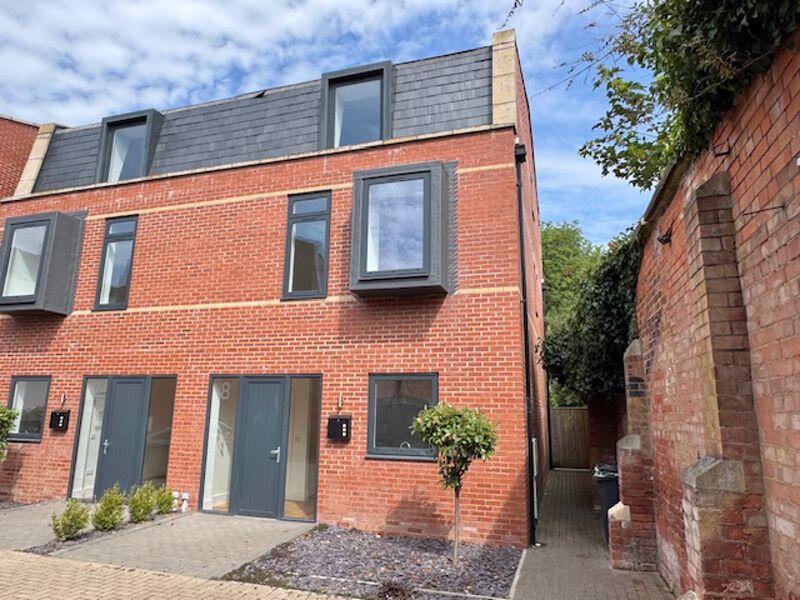 4 bed Semi Detached for rent in Grimsby. From Crofts Estate Agents - Cleethorpes 4 bed Semi Detached for rent in Grimsby. From Crofts Estate Agents - Cleethorpes