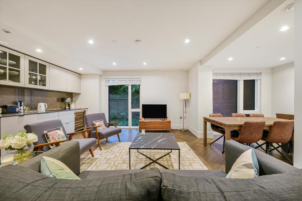 2 bed 1st Floor Flat for rent in London. From Knight Frank - Hampstead