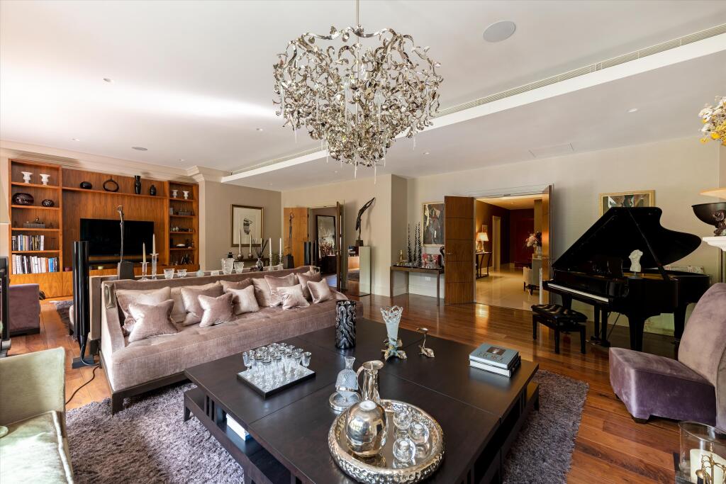 3 bed 1st Floor Flat for rent in London. From Knight Frank - Hampstead