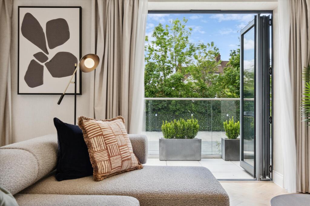 3 bed 1st Floor Flat for rent in London. From Knight Frank - Hampstead