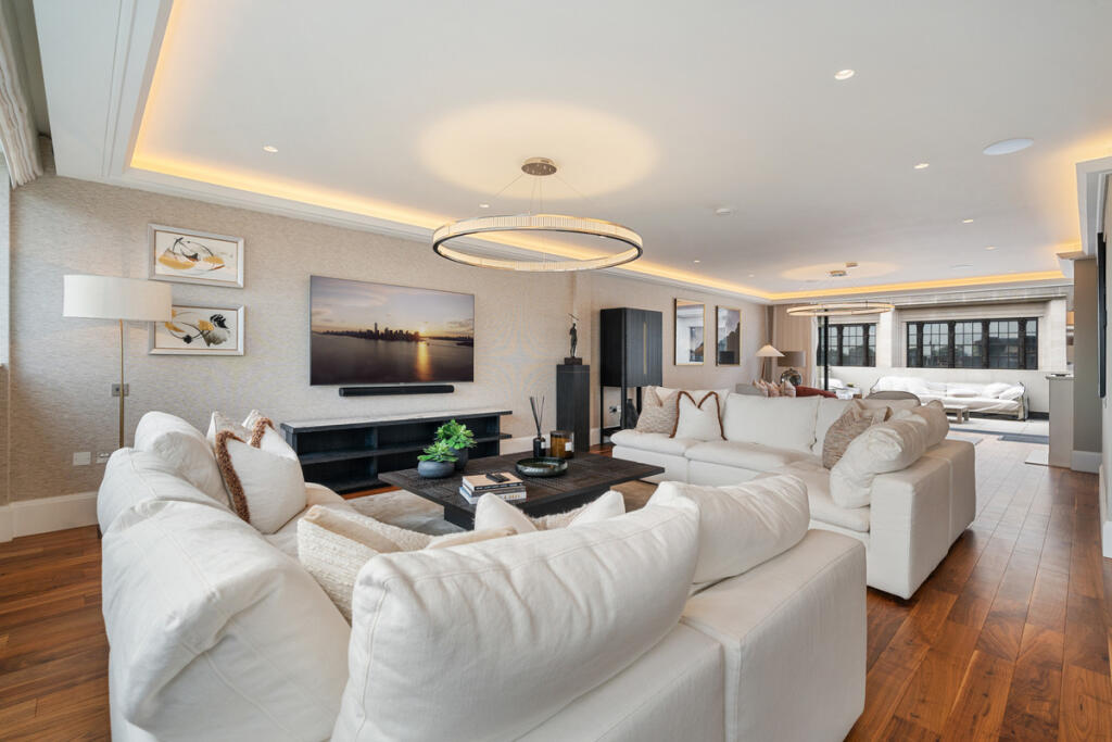 3 bed Penthouse for rent in Kensington. From Beauchamp Estates Ltd - New Homes