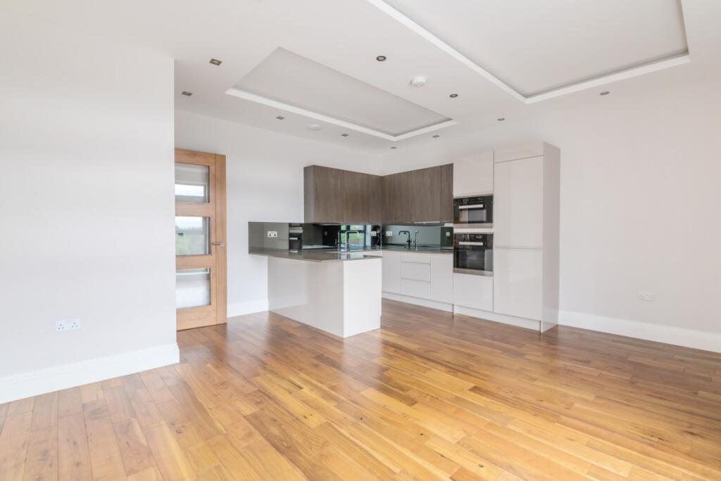 2 bed Flat for rent in Hornsey. From Kinleigh Folkard & Hayward