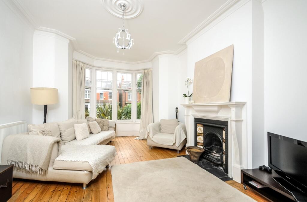 5 bed Detached House for rent in Hornsey. From Kinleigh Folkard & Hayward